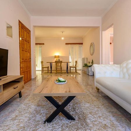 Flower Apartment Preveza Exterior photo